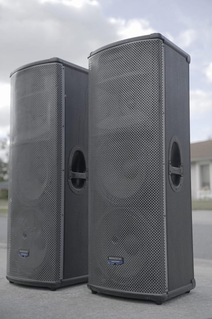 Mackie SR1530 Active 3-Way Speakers. (Pair)
